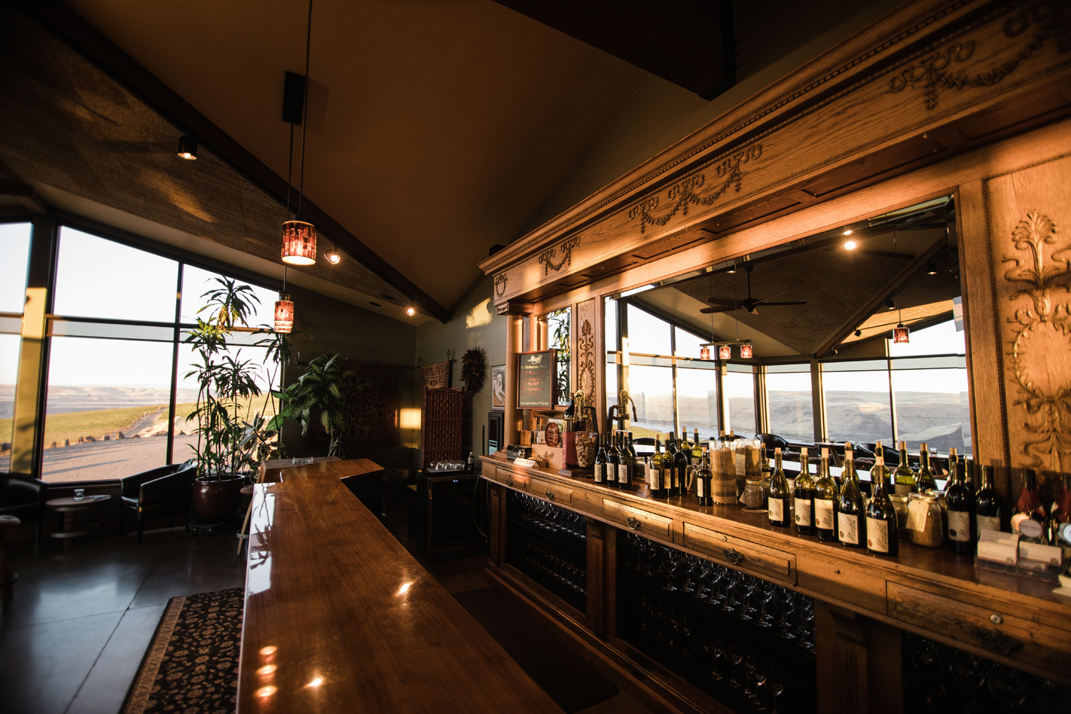 ClubRoom_AntiqueBar_Web